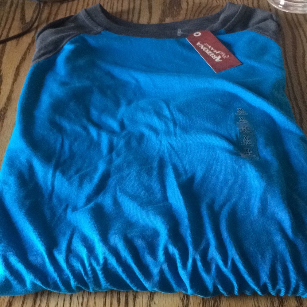 Arizona size 18/20 boys long sleeve top new